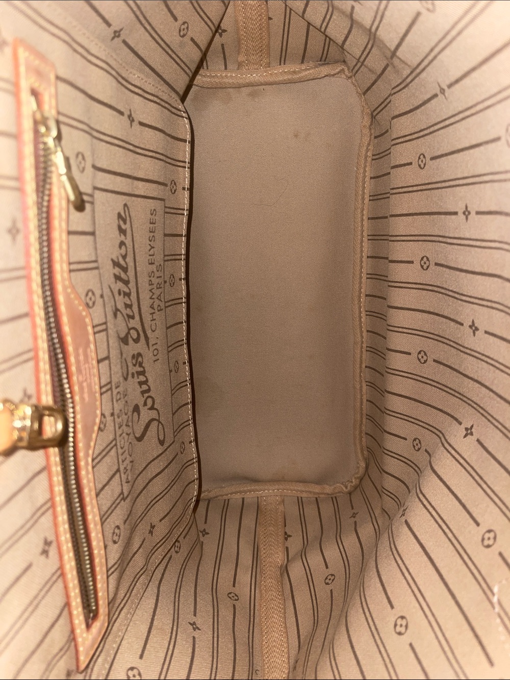 Louis Vuitton Neverfull - Picture 13 of 17